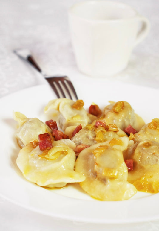 Вареники з картоплею та шкварками (салом)