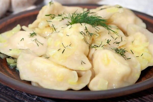 Вареники з картоплею та маслом